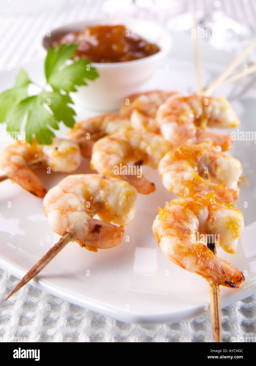 Satay de crevettes glacées mangue apéritif Banque D'Images