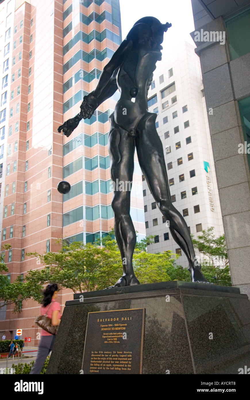 Hommage Hommage à Newton Salvador Dali sculpture dans le quartier des affaires du centre de l'Asie SINGAPOUR UOB centre Banque D'Images