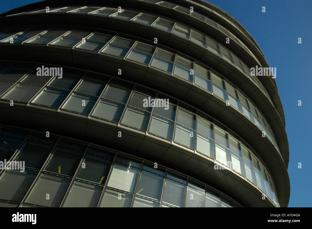 Close up low angle view of City Hall, Londres, Angleterre, RU, 2006 Banque D'Images