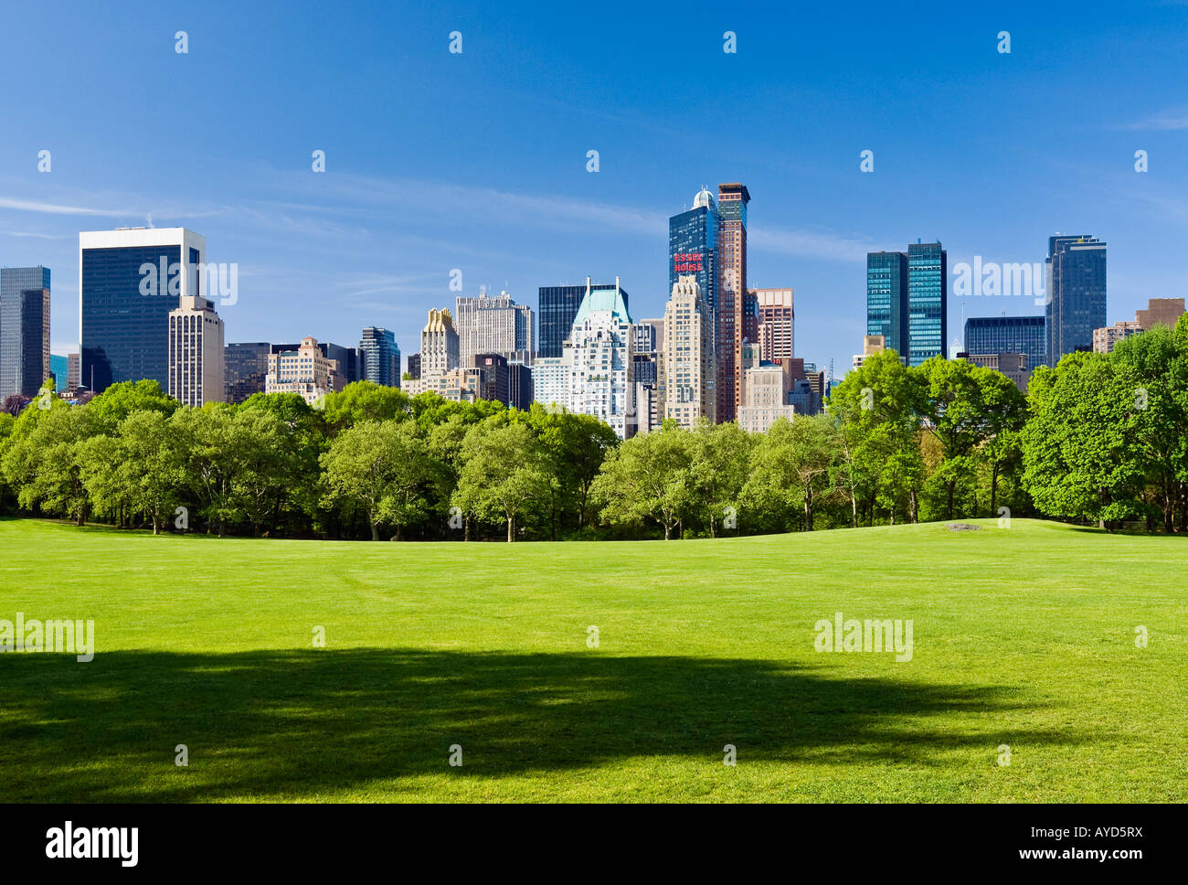 La ville de New York, Central Park au printemps avec vue sur Midtown Manhattan. Banque D'Images