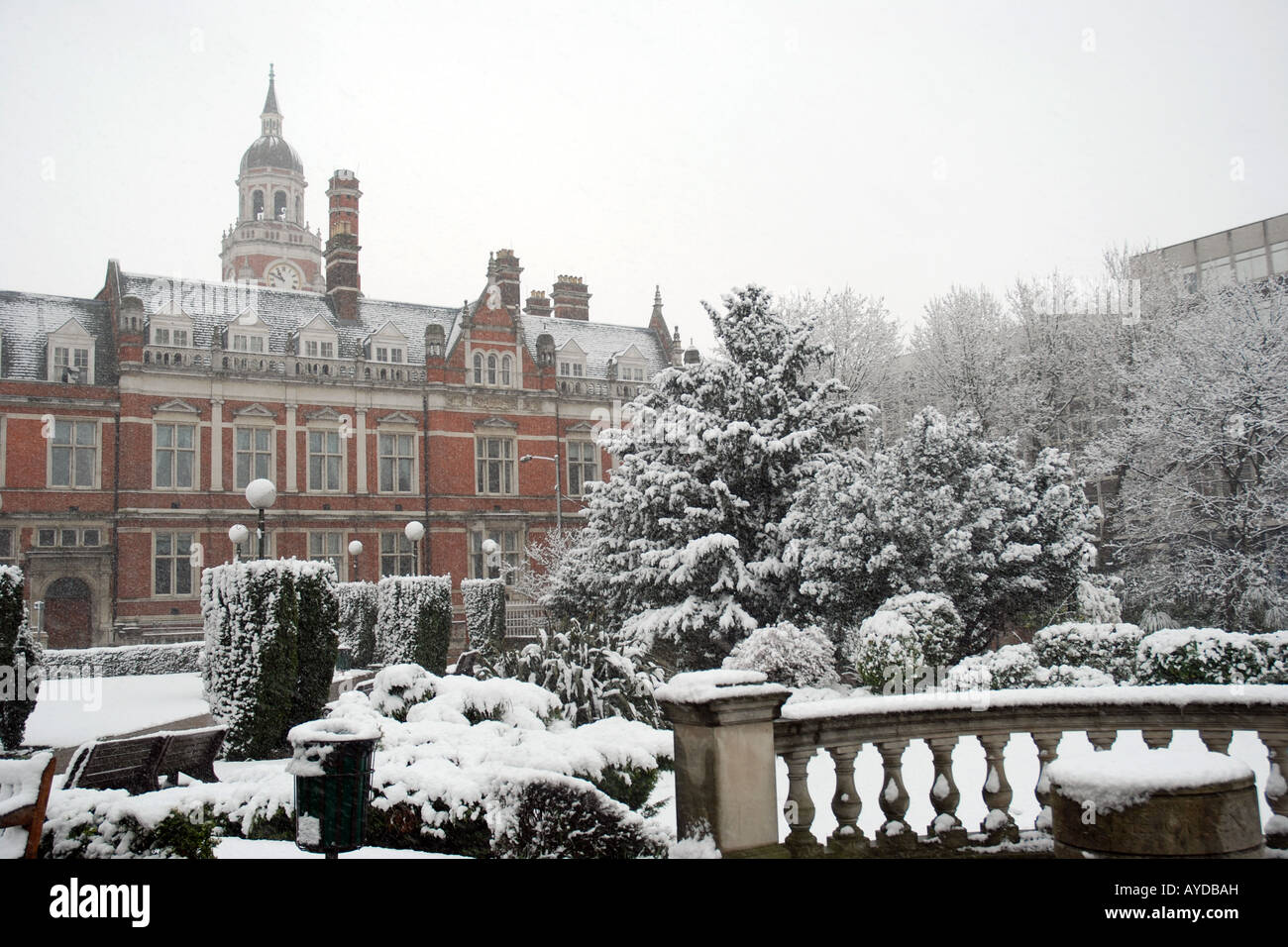 La neige couvrant Queens Gardens, Croydon, Surrey, UK Banque D'Images