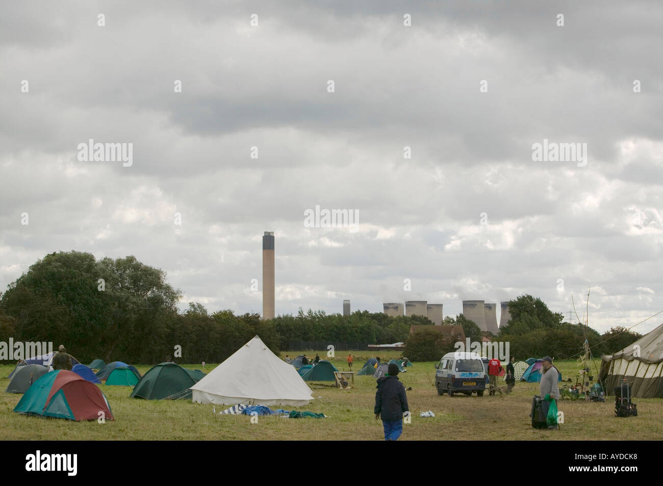 Camp climat action directe contre Drax Power Station, Selby, Yorkshire, UK. Le plus grand de l'Ouest seul émetteur de Greenhous Banque D'Images