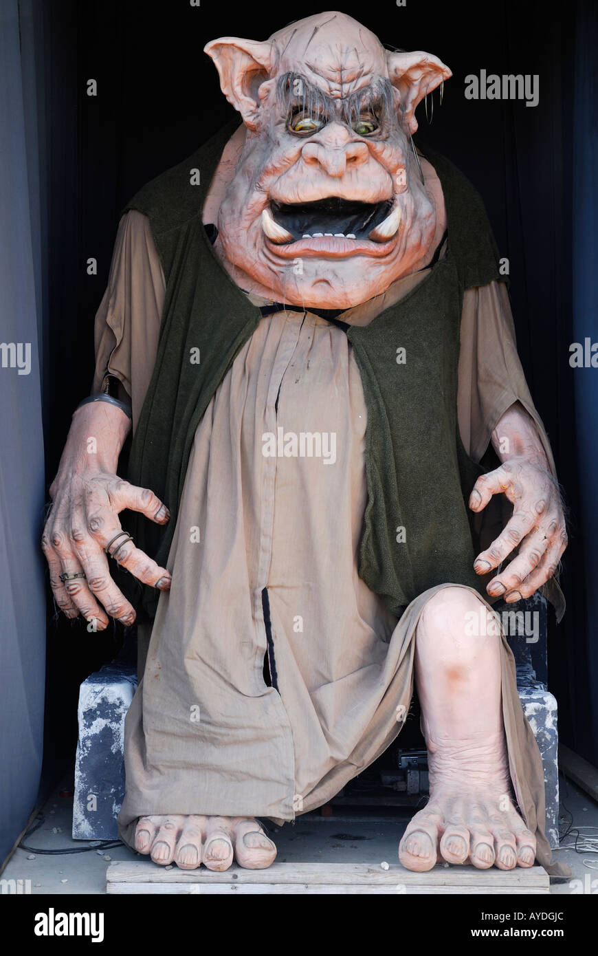 Effrayant ogre mécanique qui bouge et gronde Banque D'Images