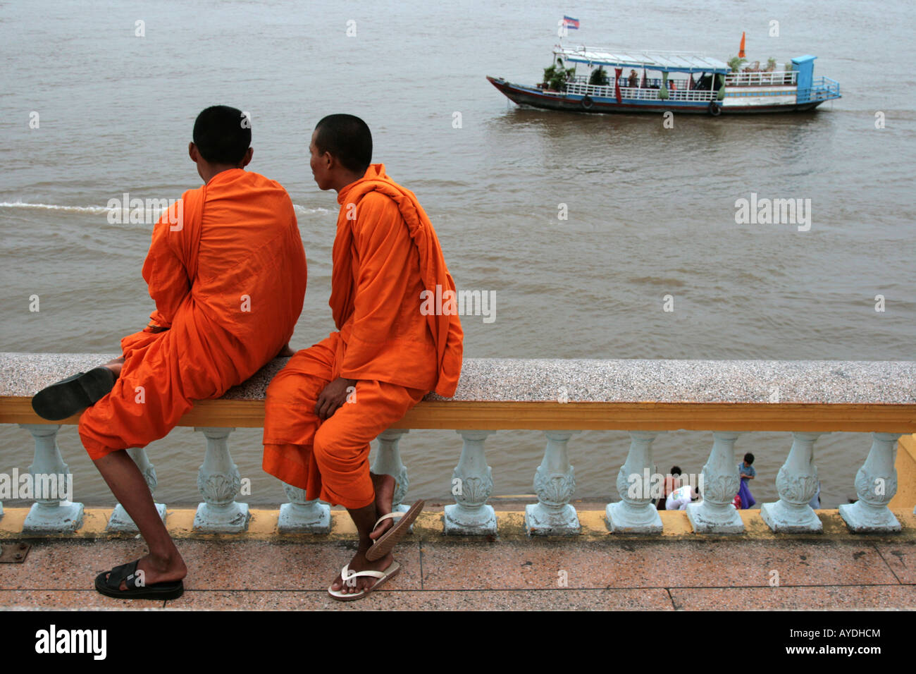 Les moines de Sisowath Quay Banque D'Images