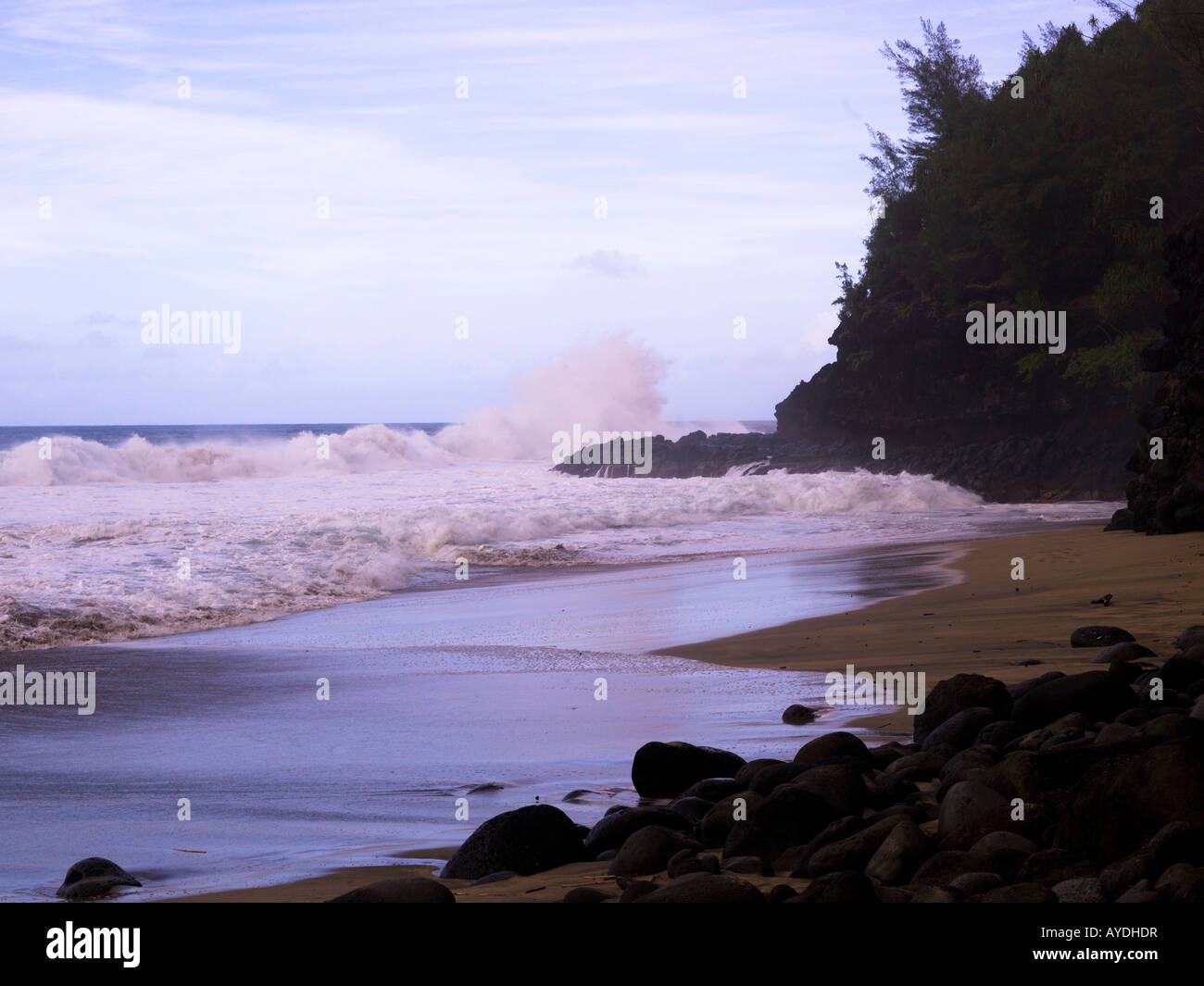 Roches sur une plage, parc d'état de la côte Napali, Kauai, Hawaii Banque D'Images