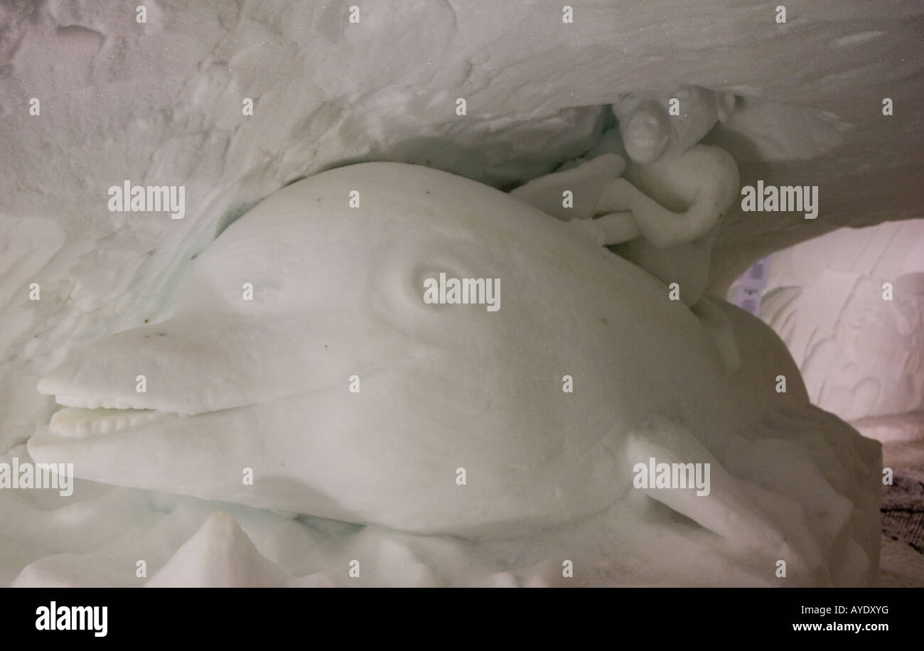 Sculpture de Glace Dolphin dans La Grotte de Glace La Plagne Alpes Europe  Photo Stock - Alamy