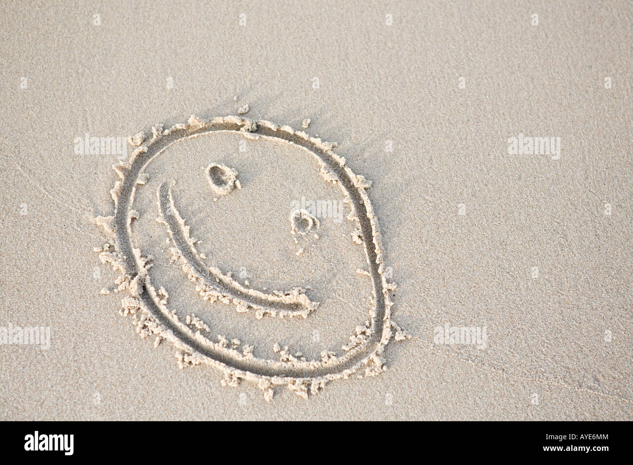 Smiley face dans le sable Banque D'Images