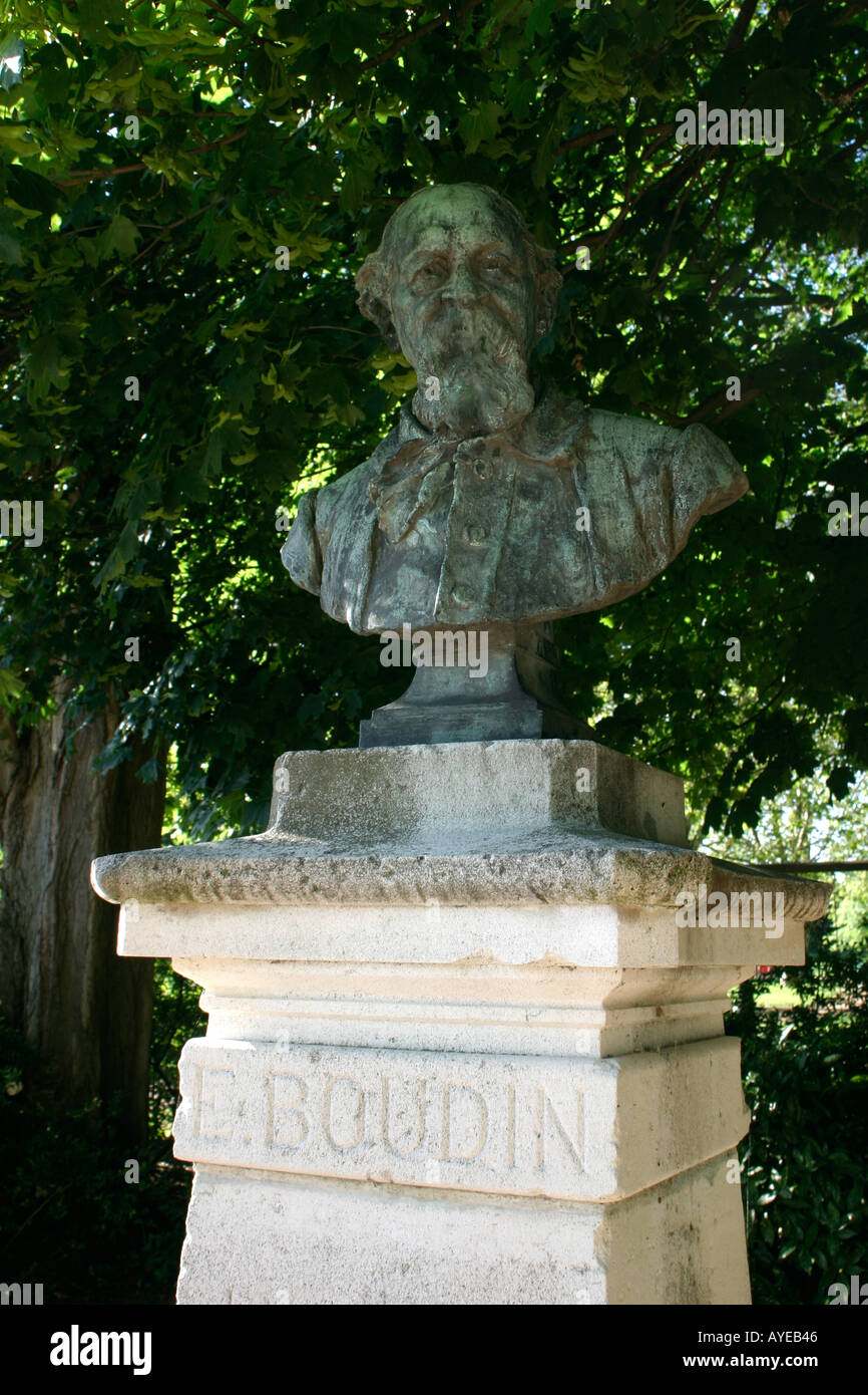 Buste d'Eugène Boudin dans Le Jardin des personnalités à Honfleur Normandie France Banque D'Images