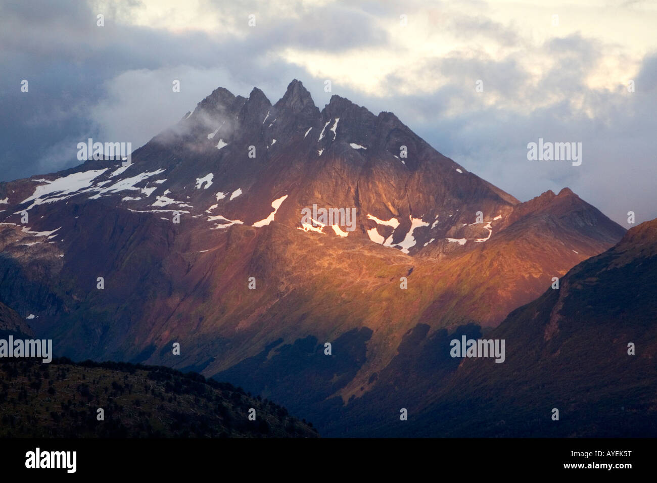 Pic de Montagne martiale au coucher du soleil à Ushuaia Tierra del Fuego Argentine Banque D'Images