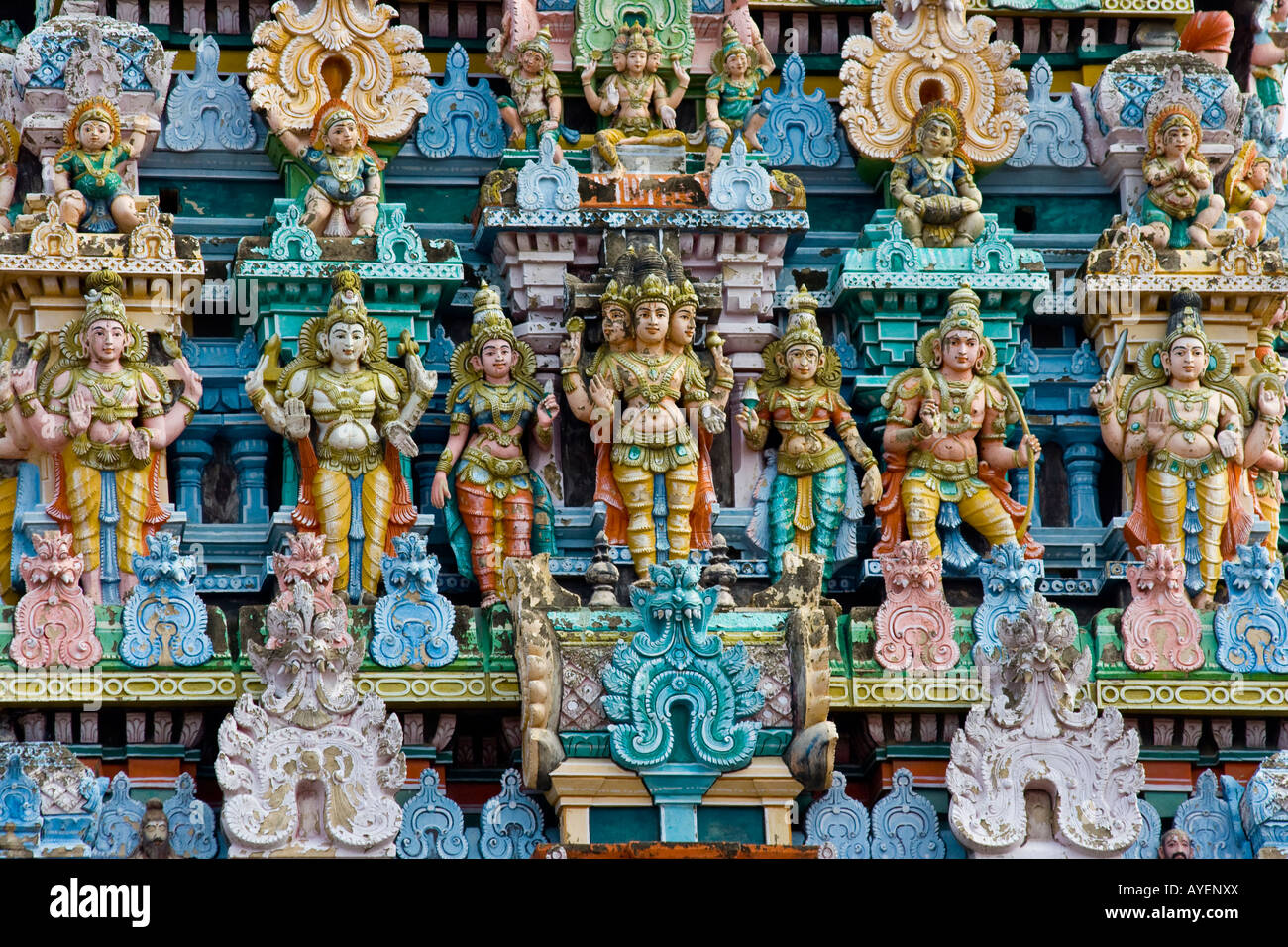 Gopuram ornée au Temple Sree Meenakshi à Madurai Inde du Sud Banque D'Images