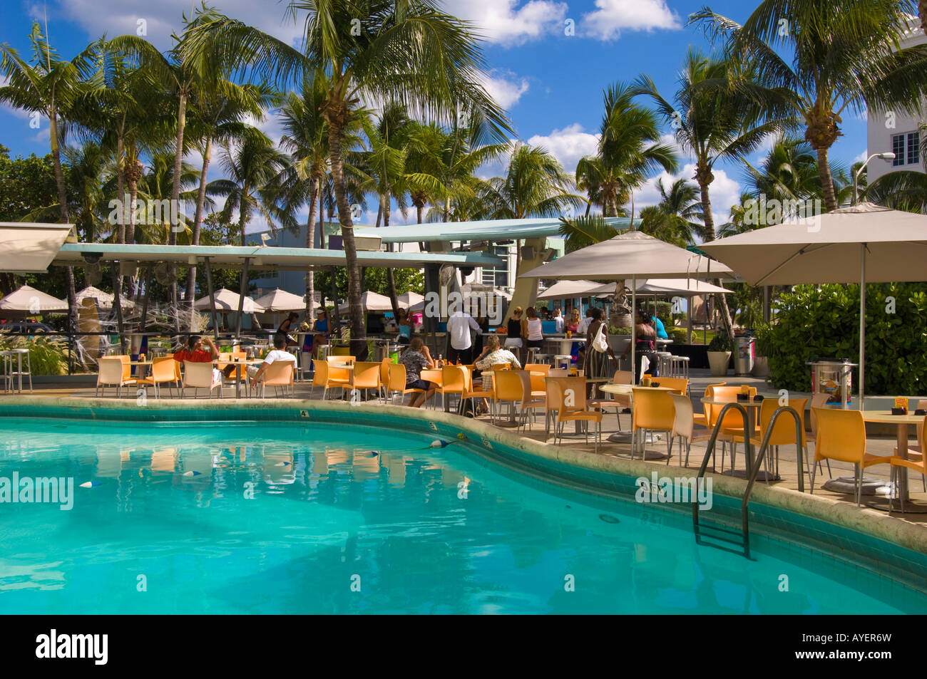 Etats-unis d'Amérique Floride Miami South Beach piscine et le bar de l'hôtel Clevelander sur Ocean Drive Banque D'Images