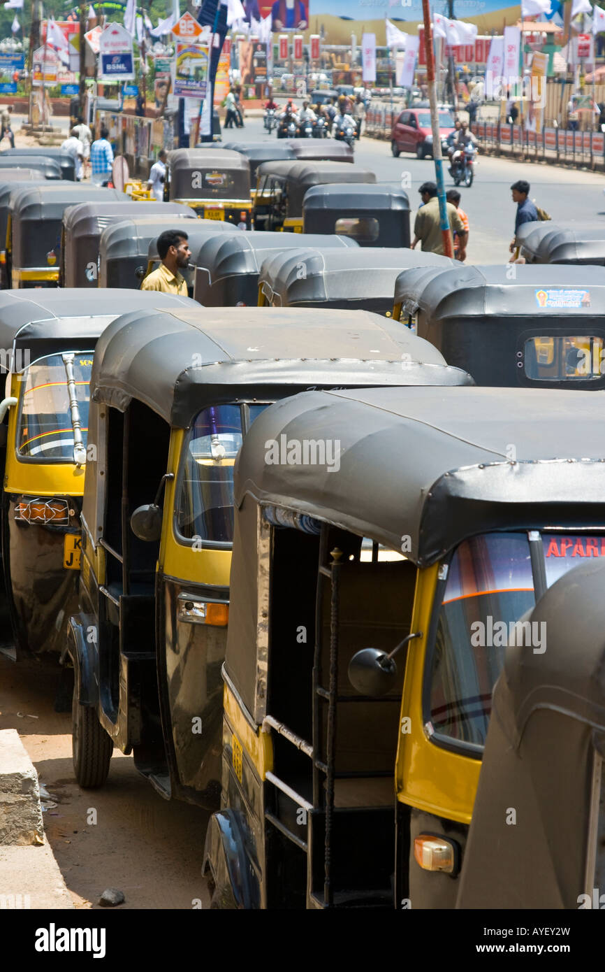 De nombreux Autorickshaws à Thiruvananthapuram ou Trivandrum Inde du Sud Banque D'Images