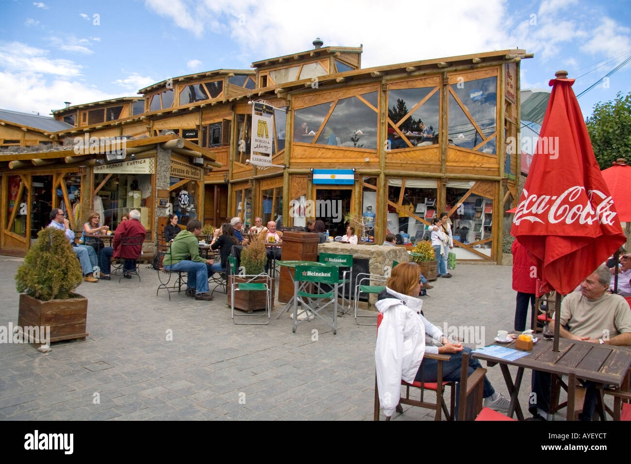 Personnes dîner en plein air dans un restaurant à El Calafate Patagonie Argentine Banque D'Images