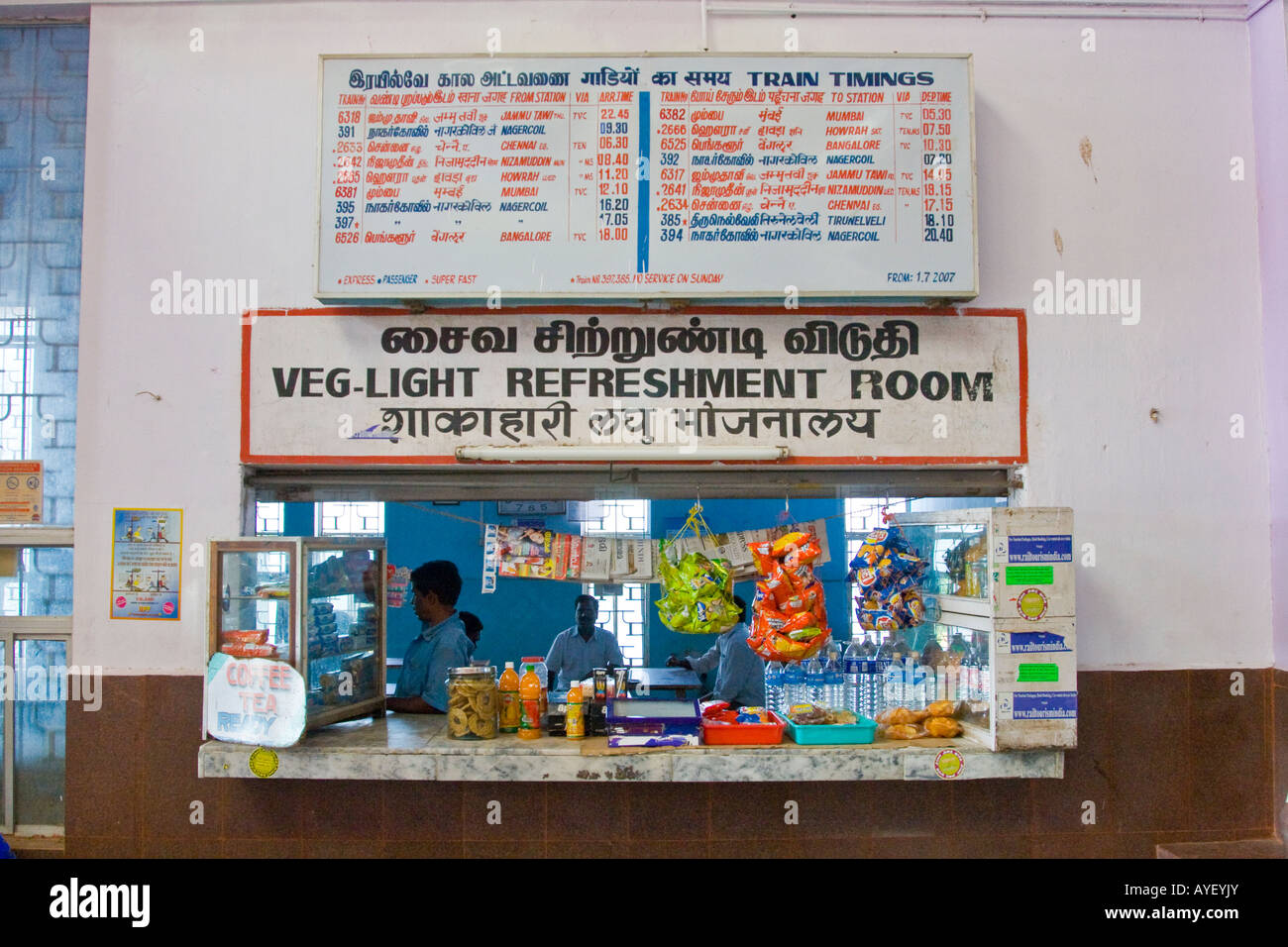 Cafétéria et au calendrier Calendrier de fer la gare dans le sud de l'Inde Kanyakumari Banque D'Images