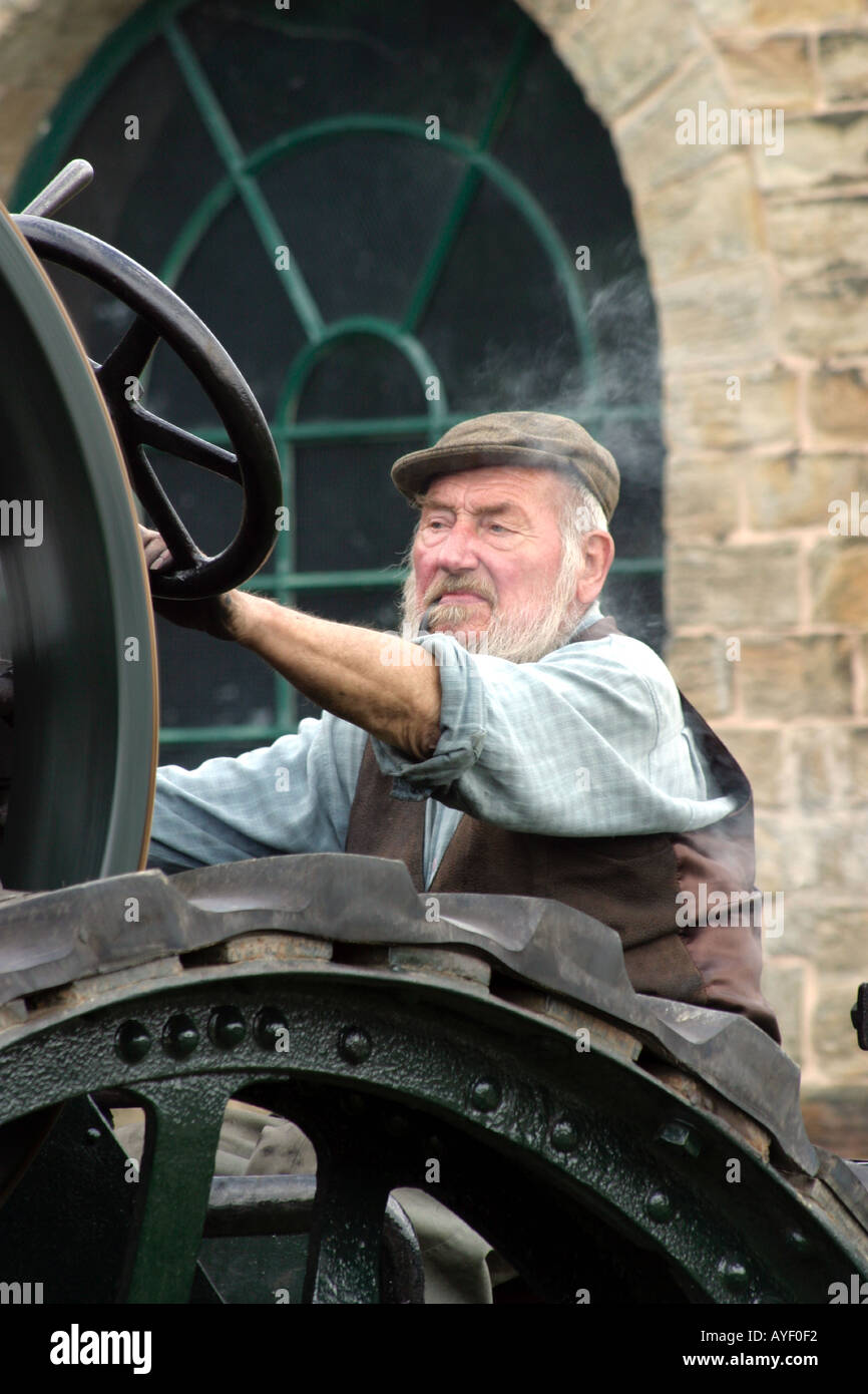 Homme âgé l'exécution d'un moteur de traction Banque D'Images