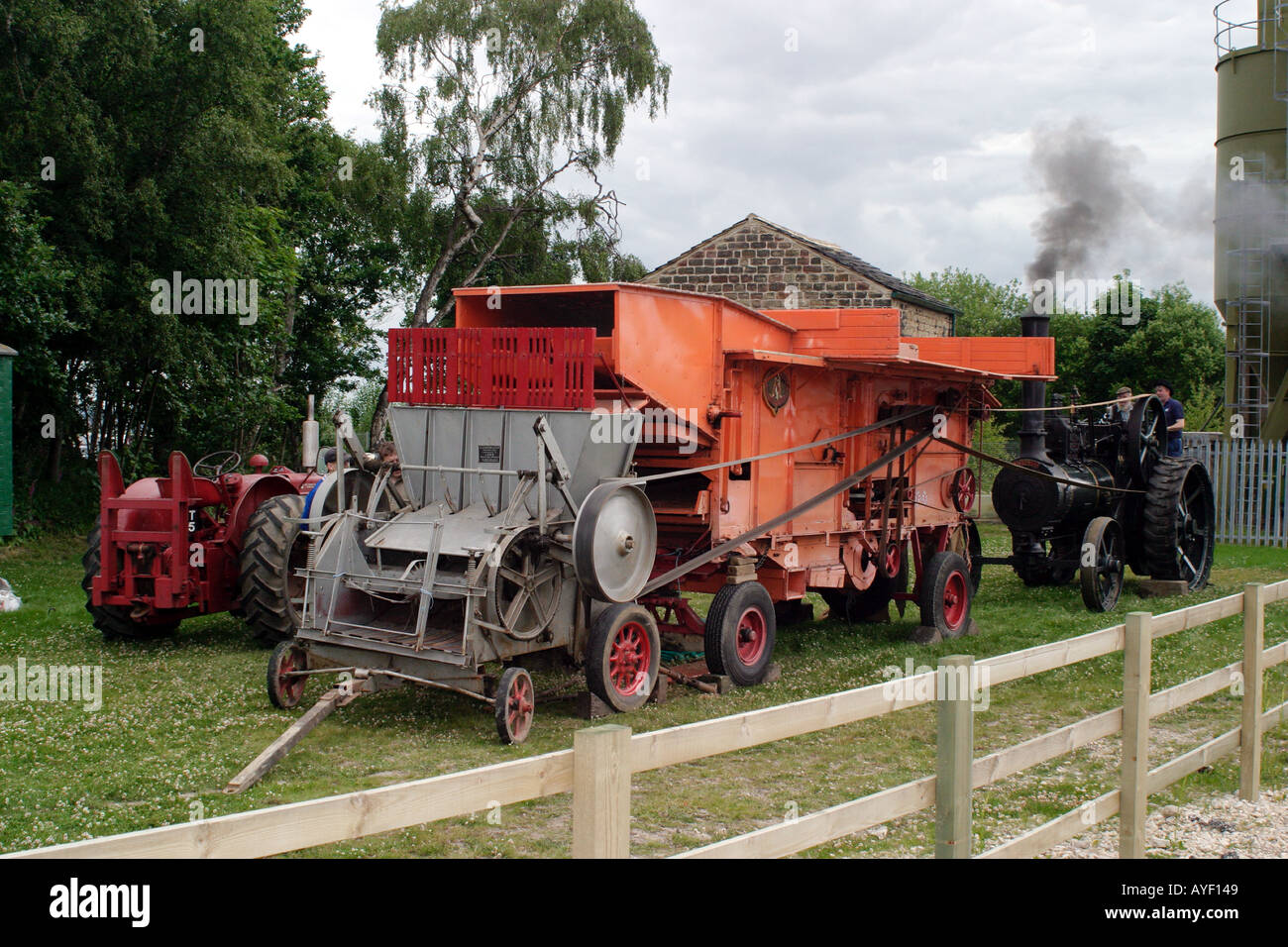 Wallis et un moteur de traction Stevens une batteuse à vapeur au rally Banque D'Images