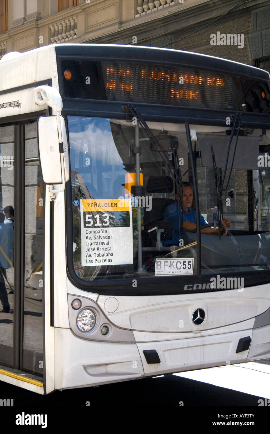Bus articulé fait partie de l'Transantiago transports publics à Santiago du Chili Banque D'Images