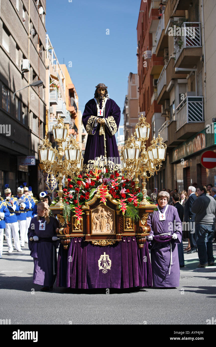 La procession religieuse des confréries chrétiennes pendant la Semana Santa (Pâques Semaine sainte) à Valence, en Espagne. Banque D'Images