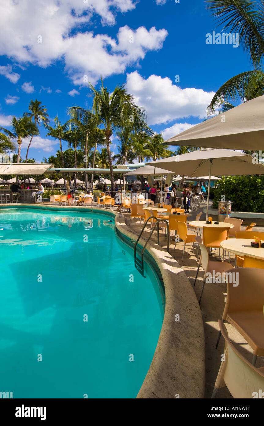Etats-unis d'Amérique Floride Miami South Beach piscine et le bar de l'hôtel Clevelander sur Ocean Drive Banque D'Images