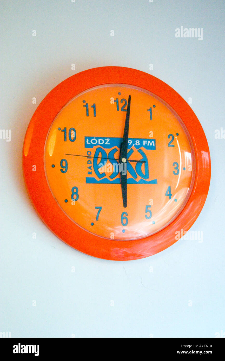 Horloge murale station de radio FM de Polonais publicité eska. Le Centre de la Pologne Lodz Banque D'Images