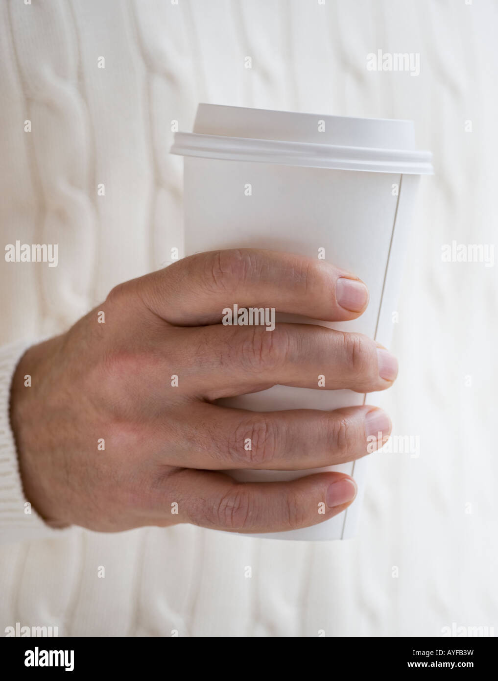 Close up of man holding sortir café Banque D'Images