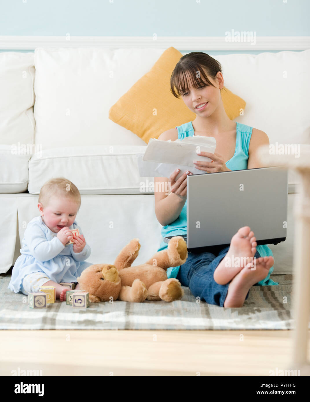 Mere Ours Bebe Ours Rentre A La Maison Banque D Image Et Photos Alamy