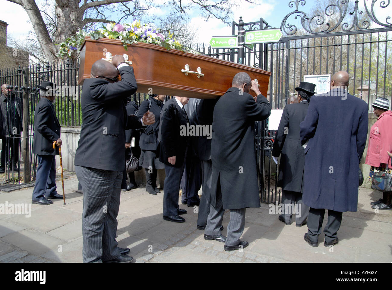 UK - Afro-caraïbes FUNÉRAILLES À Abney Park Cemetery, Hackney, Londres Photo © Julio Etchart Banque D'Images