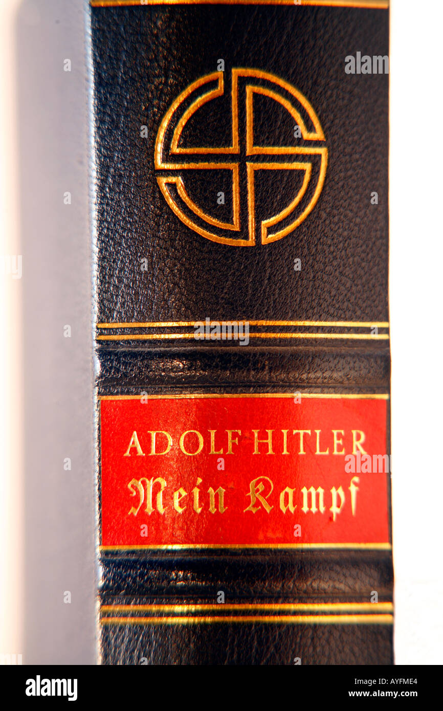 Colonne vertébrale de l'édition 1939 de Mein Kampf d'Adolf Hitler avec logo croix gammée Banque D'Images