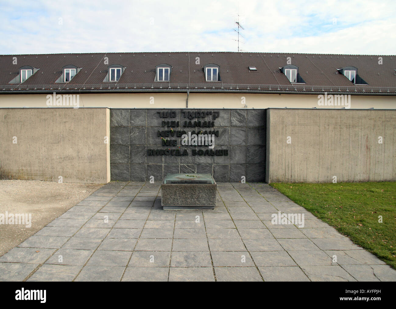 Le 'Plus jamais ça' memorial dans l'ancien camp de concentration de Dachau, Munich, Allemagne. Banque D'Images