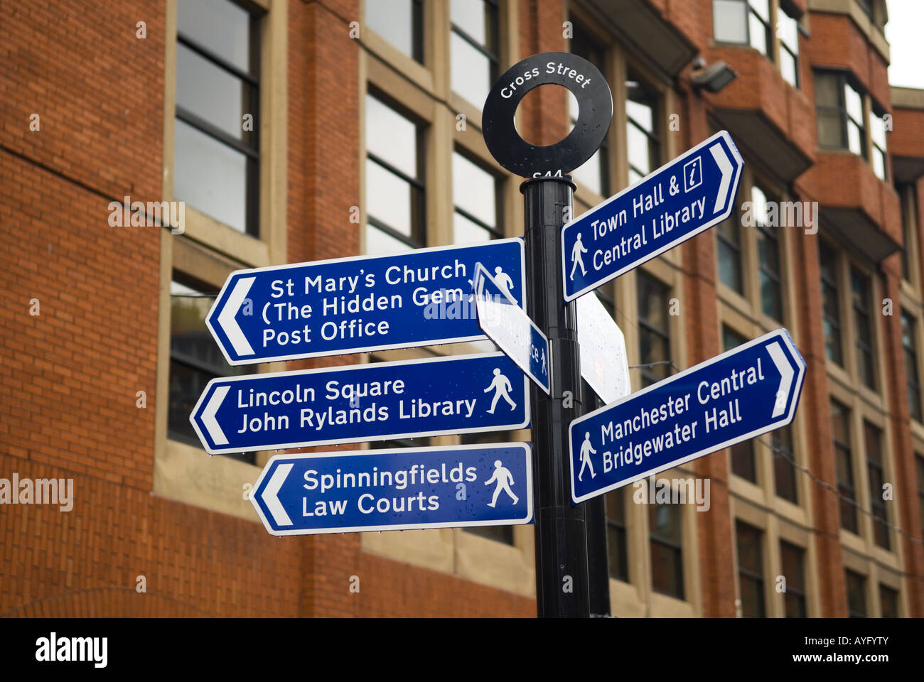 La signalisation routière dans le centre-ville de Manchester UK Banque D'Images