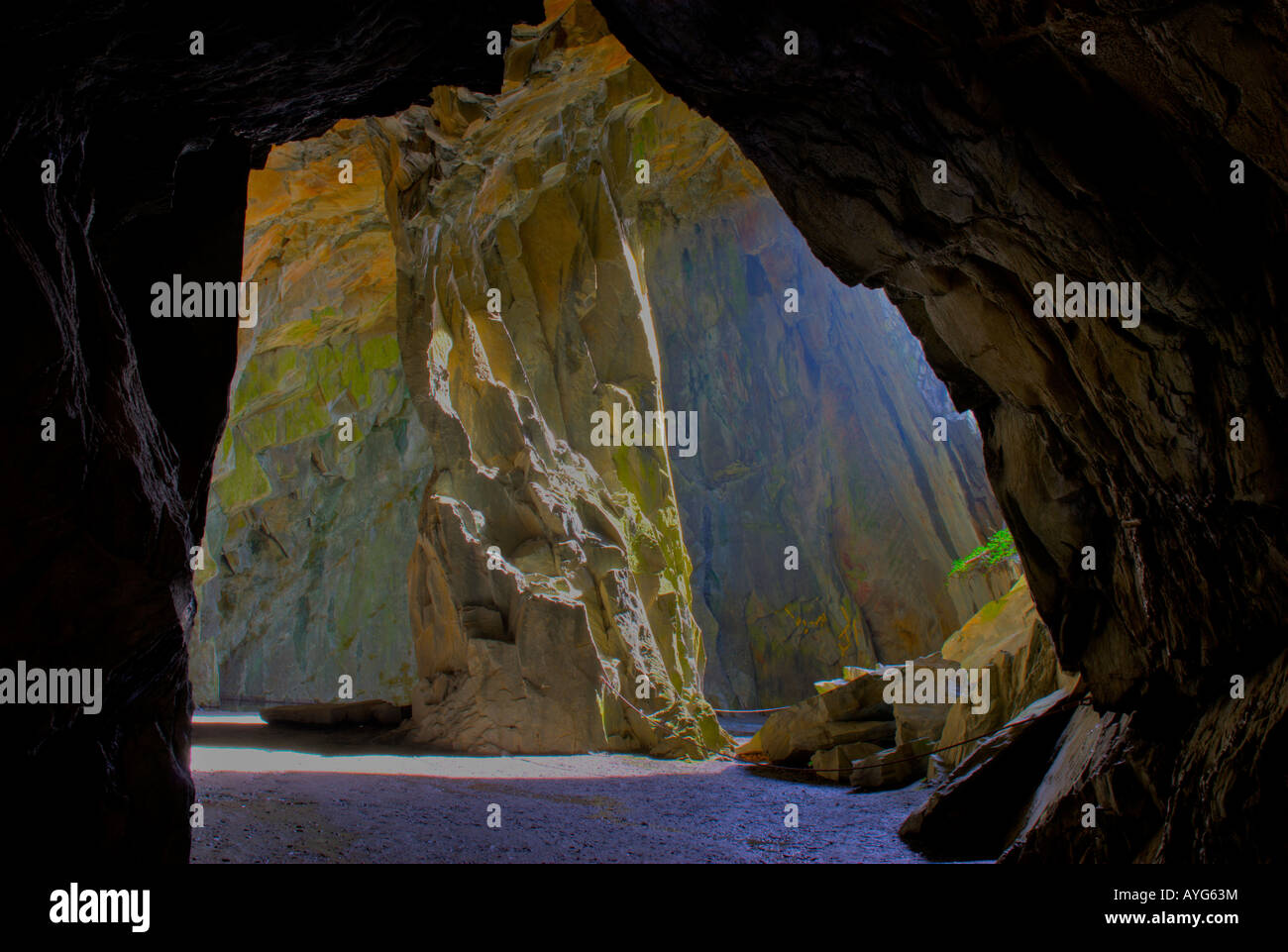 Caverne de la cathédrale, une ancienne carrière d'ardoise dans peu de Langdale, Parc National de Lake District, Cumbria, Angleterre, Royaume-Uni Banque D'Images