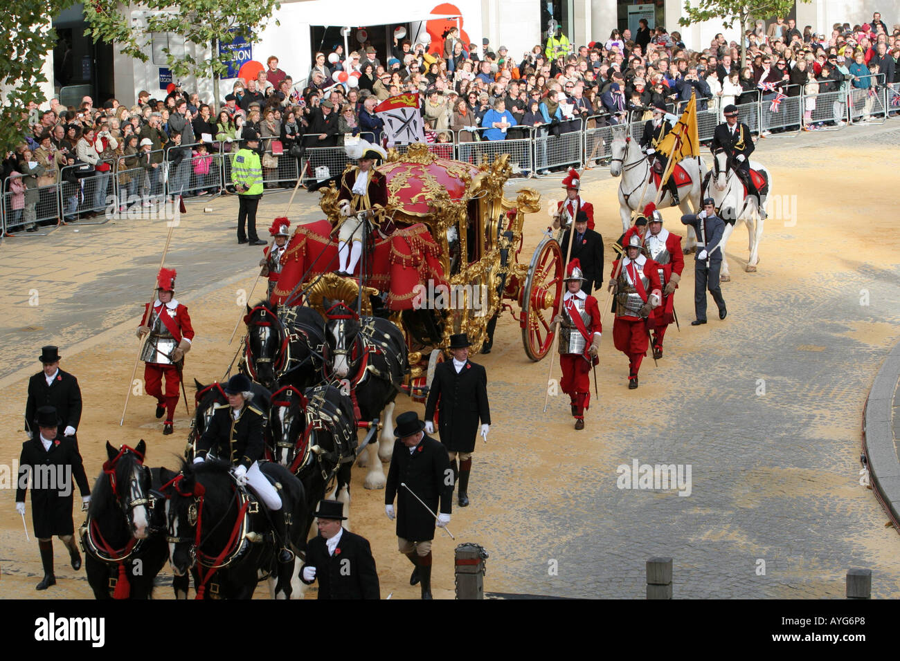 Le maire de Londres, John Stuttard quitte la cathédrale St Paul dans son chariot d'or Banque D'Images