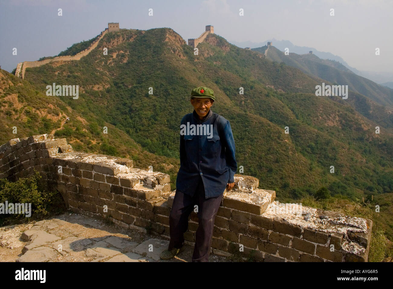 L'homme local sur la Grande Muraille de Chine près de Jingshanling Banque D'Images