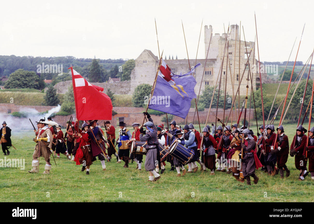 English Civil War re-enactment Helmsley Castle Yorkshire 17e siècle Cromwell Cromwell histoire historique du 17ème siècle pike Banque D'Images