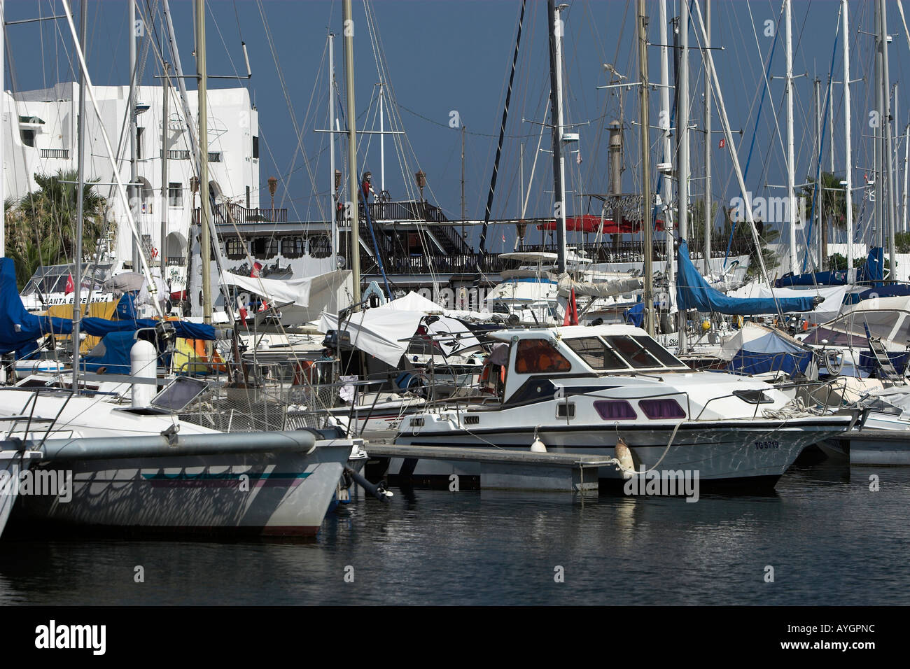 Les bateaux à moteur Voiliers et yachts Marina Kantaoui Tunisie Banque D'Images