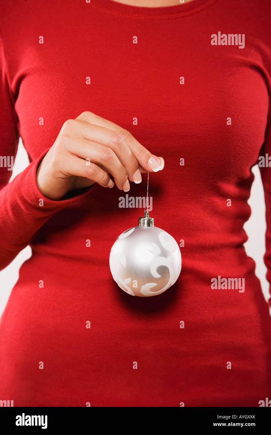 Woman holding Christmas ornament Banque D'Images