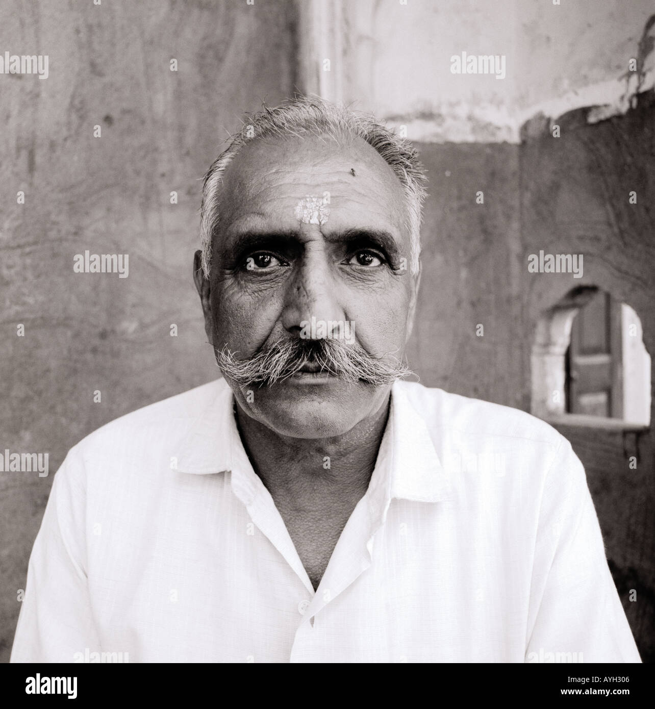 La photographie de voyage - Portrait de l'homme hindou à Jaipur au Rajasthan en Inde en Asie du Sud. Les gens de vie vie Photojournalisme Reportage Banque D'Images