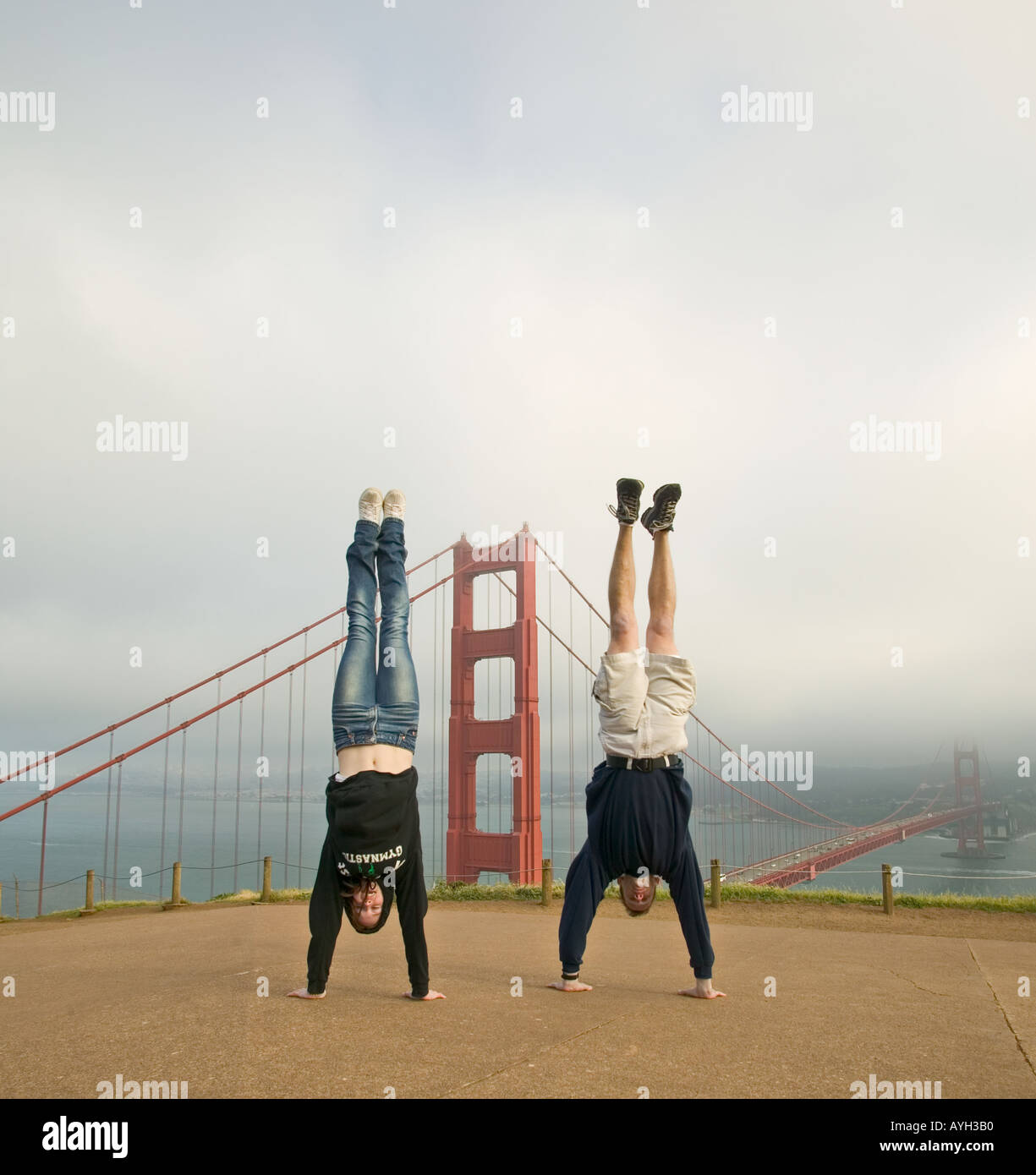 Les touristes au Golden Gate Bridge à San Francisco Banque D'Images