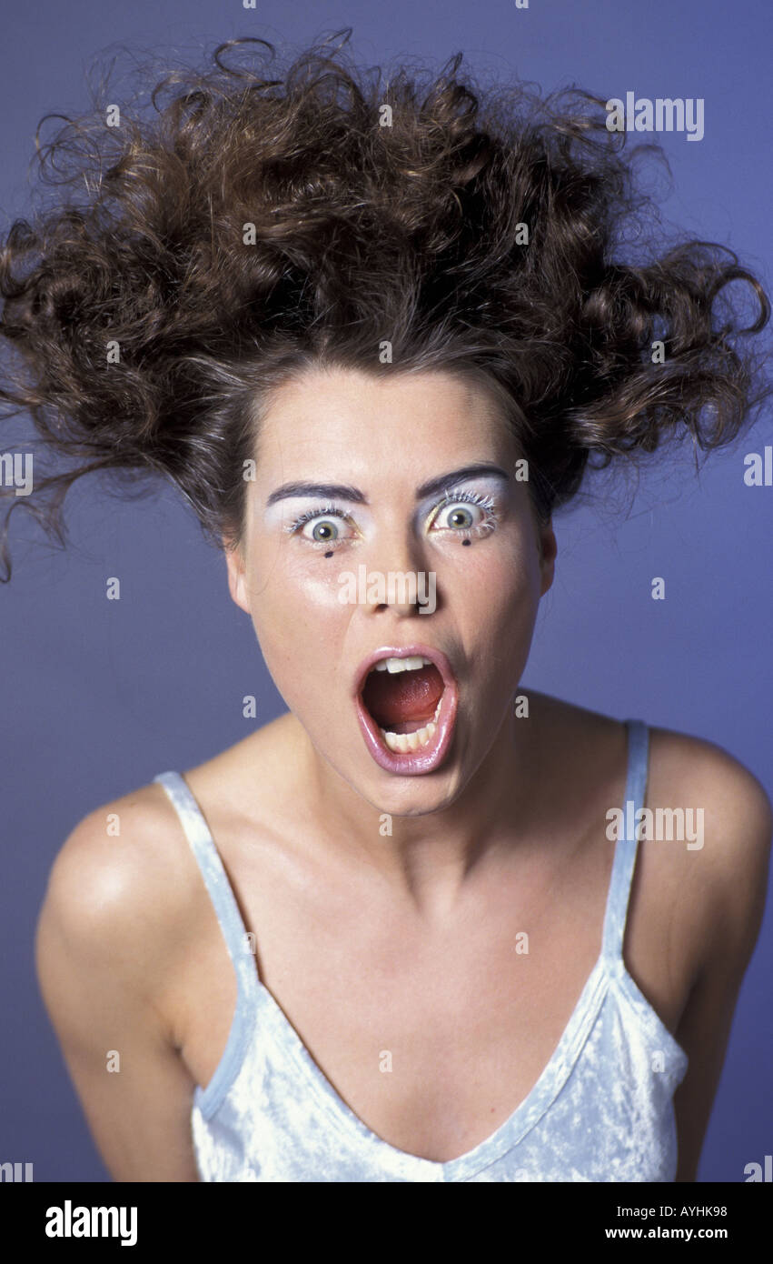 Frau mit aufgebrachtem Gesichtsausdruck Banque D'Images