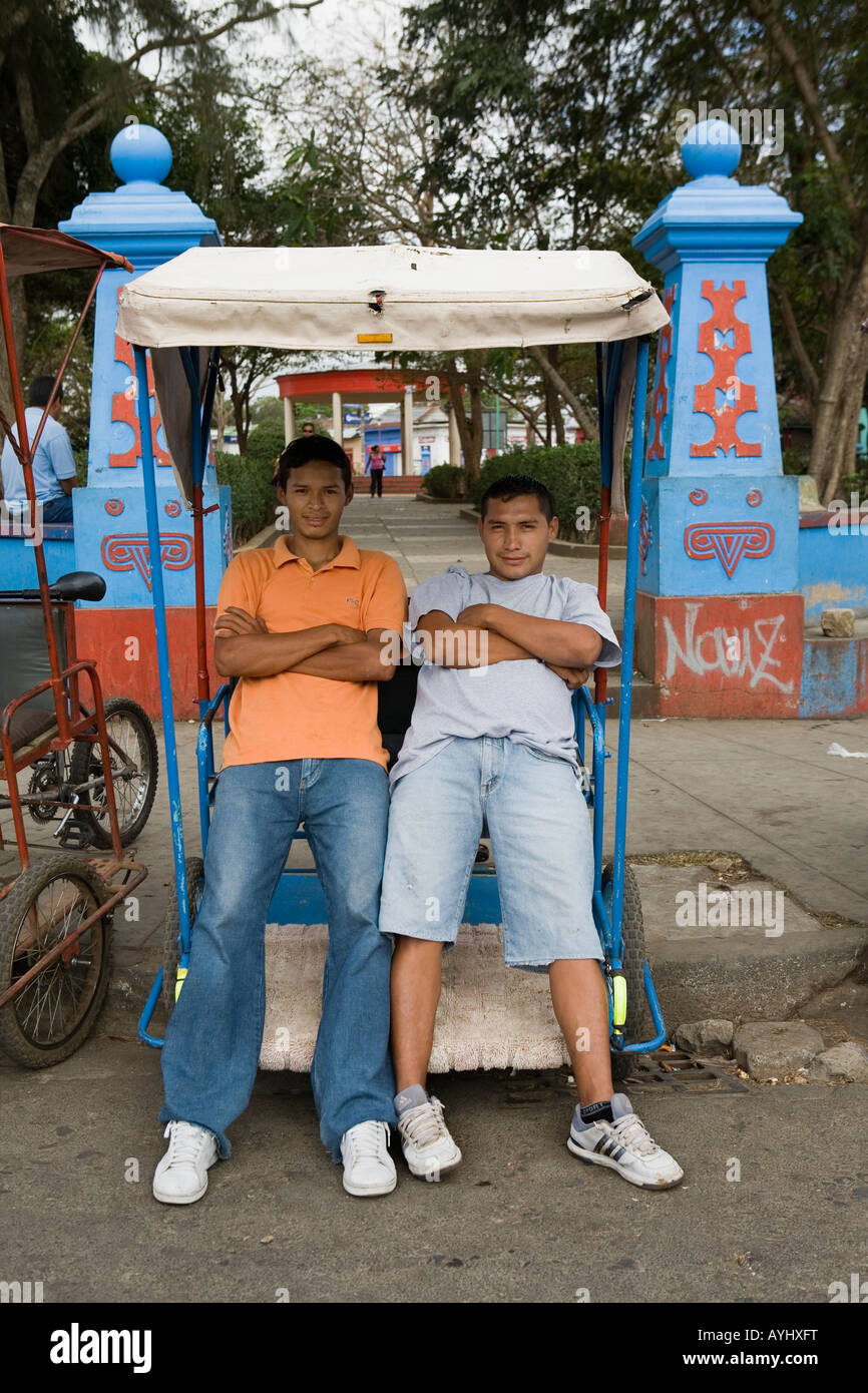 Les chauffeurs de taxi de la pédale San Marcos Pueblos Blancos Nicaragua Banque D'Images