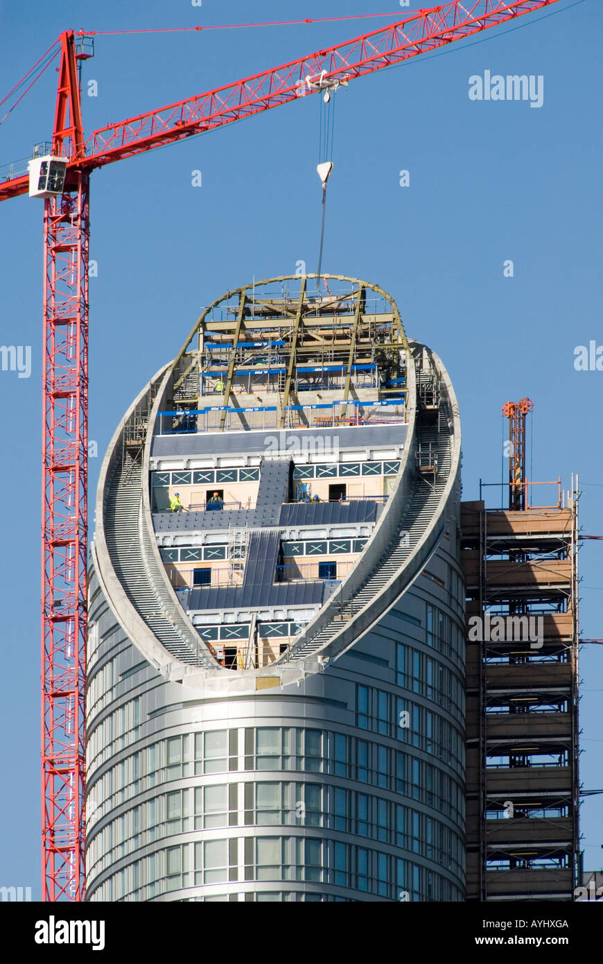 Riverside de grue à tour de l'édifice, catégorie gratte-ciel vacances chantier travaux en cours forme toit inhabituelle Tower Hamlets East London England UK Banque D'Images