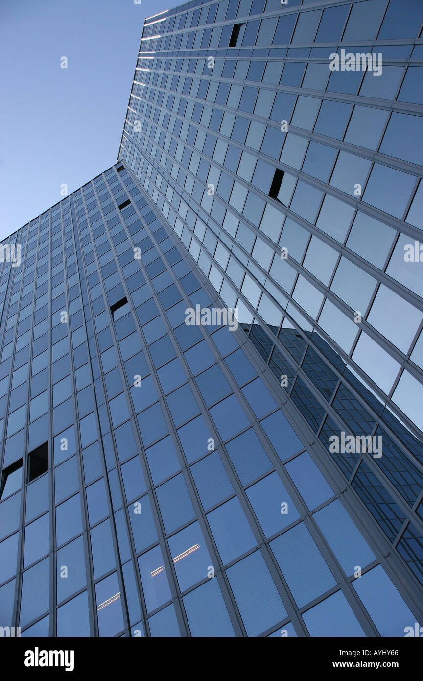 La société Glasfassade eines Buerohauses Banque D'Images