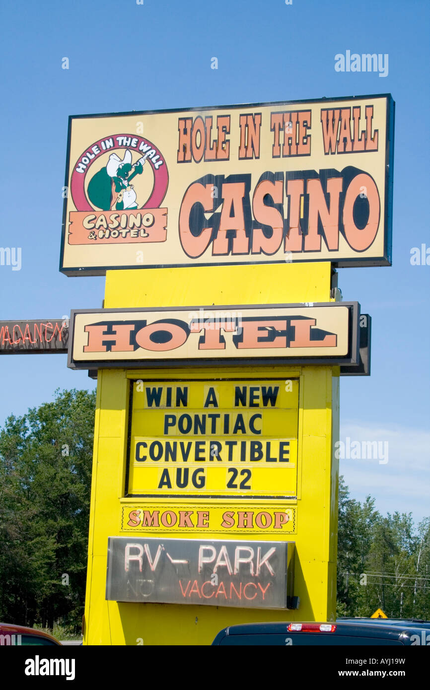 Signe pour le trou dans le mur Casino. Danbury Wisconsin USA Banque D'Images