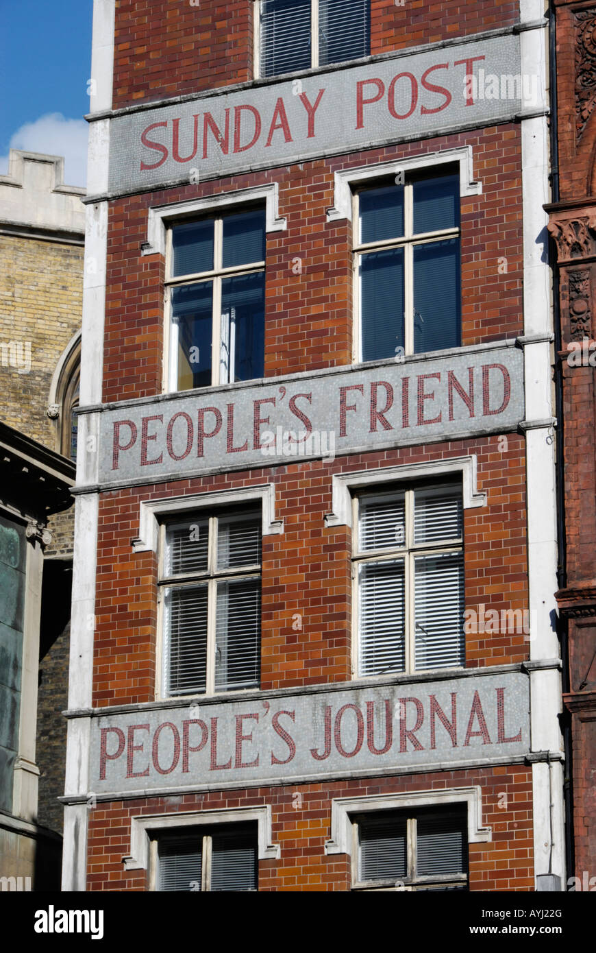 Anciens bureaux de poste dimanche et les gens du peuple ami's Journal dans Fleet Street Londres Banque D'Images