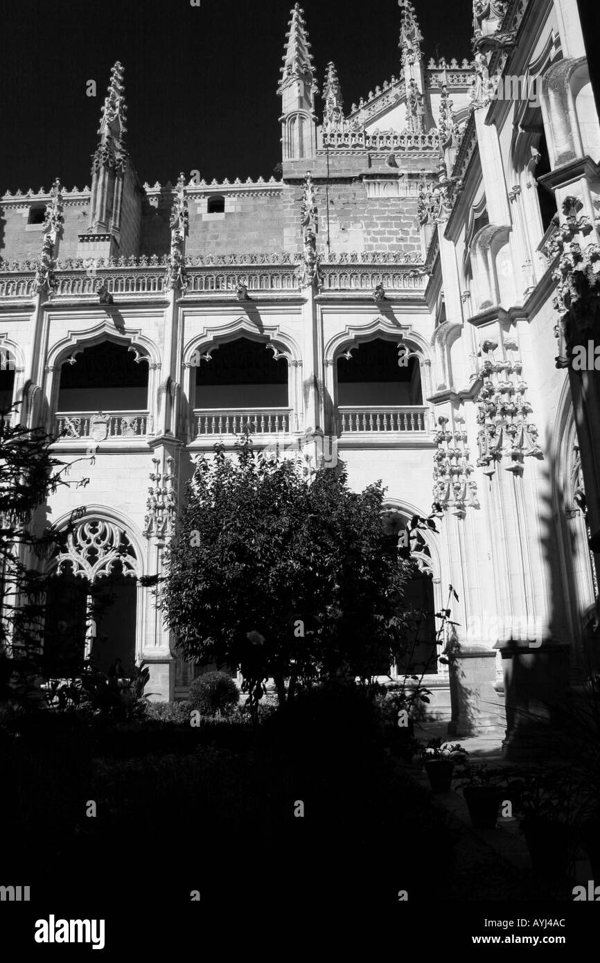 Monastère Franciscain et l'église médiévale dans le centre historique de Tolède appelé San Juan de los Reyes Banque D'Images