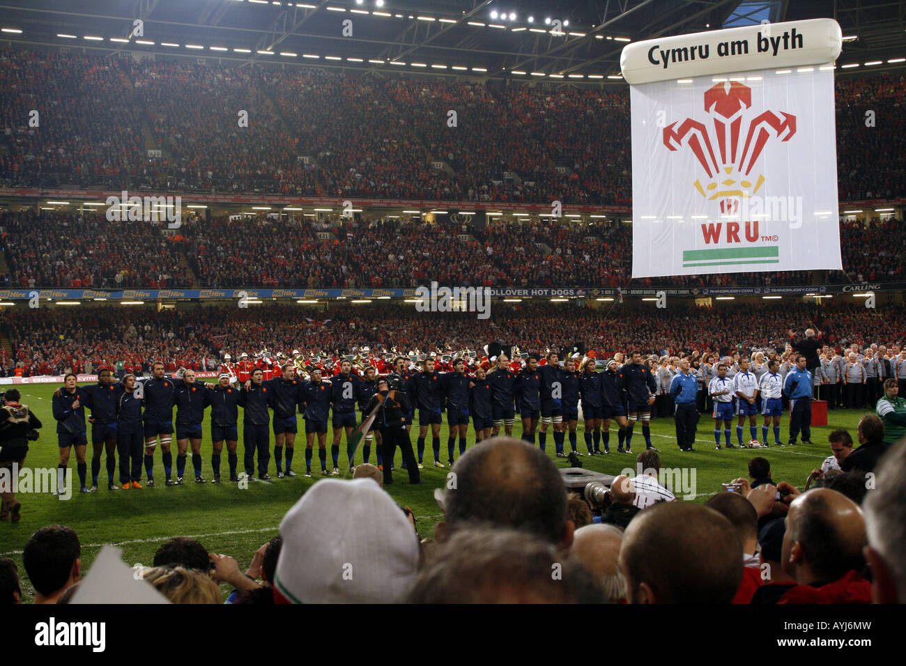 Équipe de France de rugby de la Marseillaise dans le Millenium Stadium, Cardiff, 2008. Banque D'Images