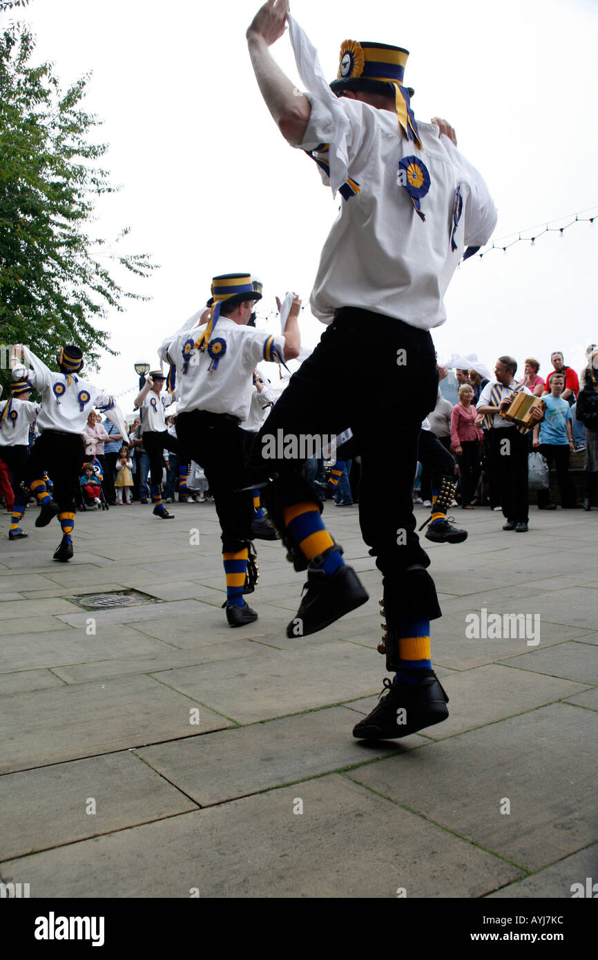 Danseurs Morris sur la South Bank de Londres, Angleterre Banque D'Images
