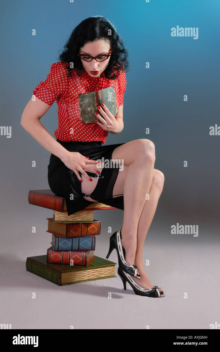 Années 50 retro vintage pinup bibliothécaire de bas Photo Stock - Alamy