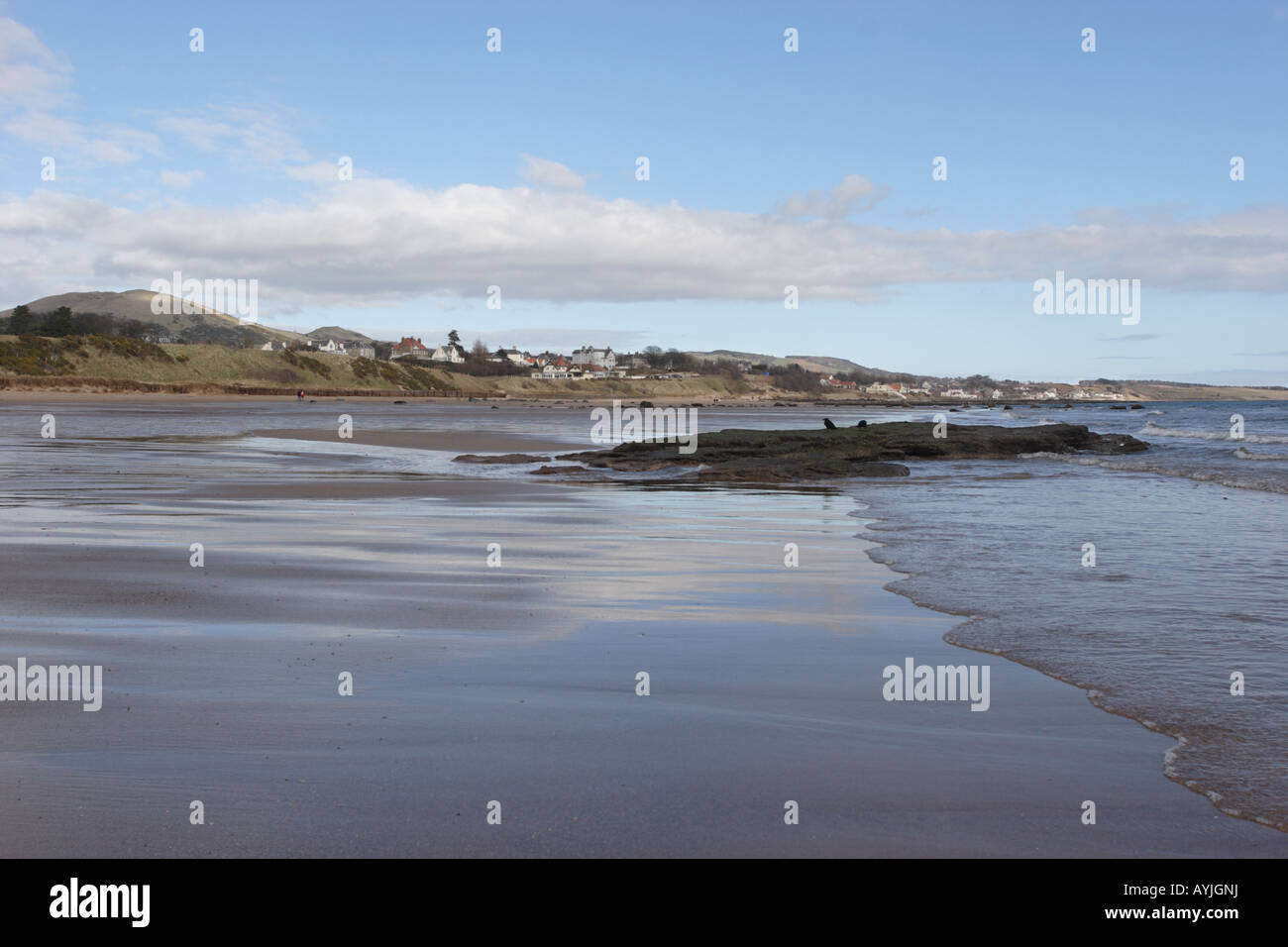 Sur la plage de Lundin Links regardant vers l'est à Lundin Links et inférieure Largo, Fife Banque D'Images