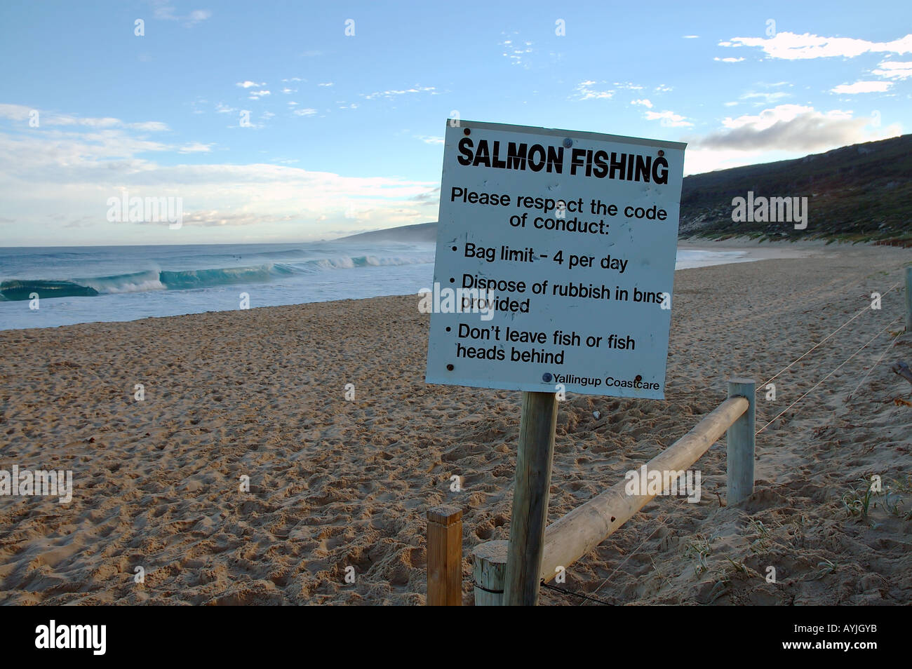 Code de conduite de la pêche au saumon Plage Yallingup Margaret River région ouest de l'Australie Banque D'Images